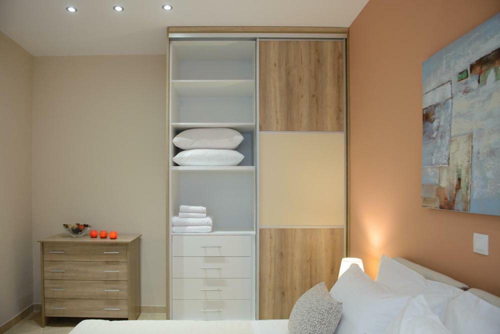 Beautiful House In Alimos Near To The Beach And Metro Atene Esterno foto