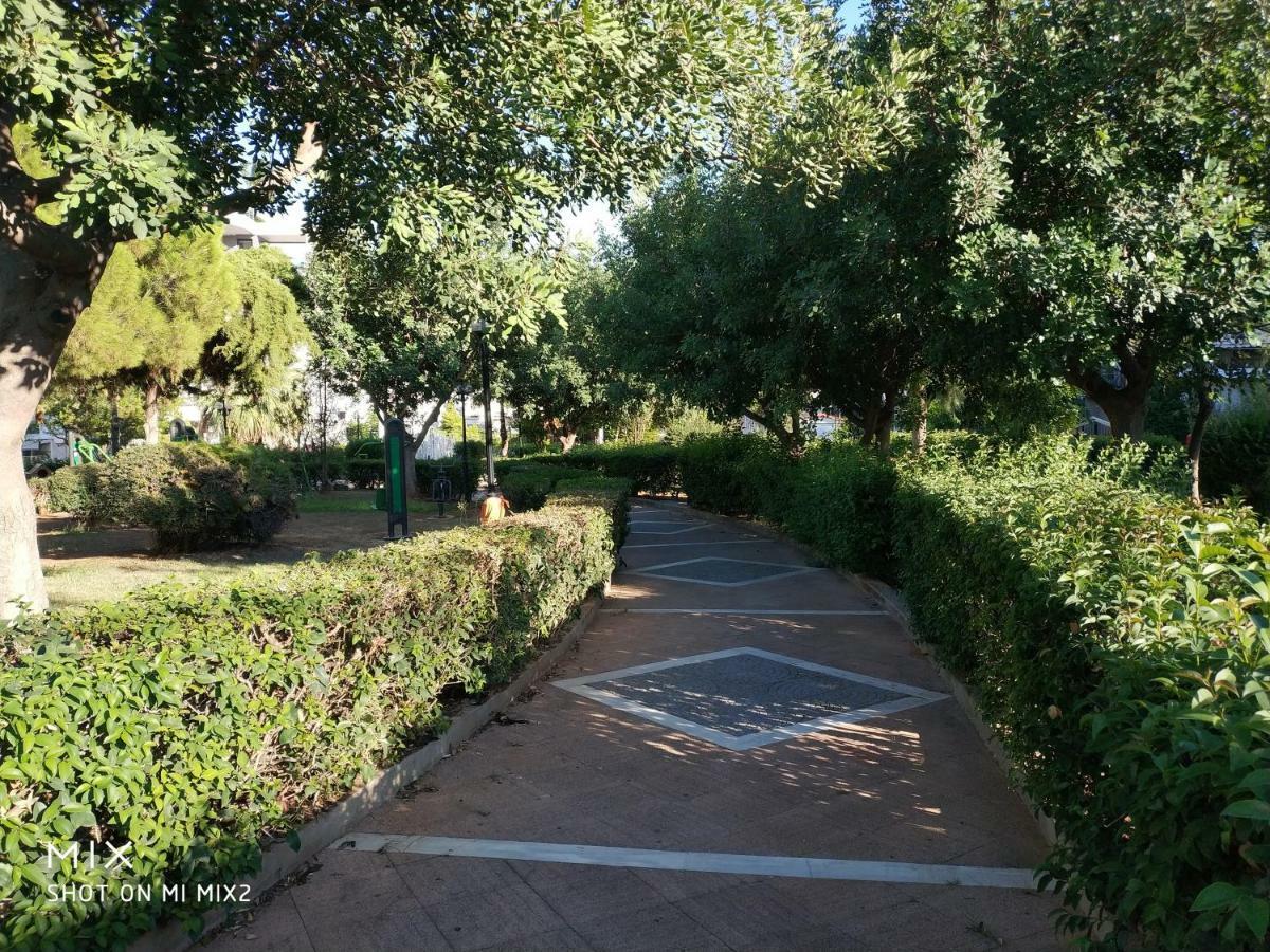 Beautiful House In Alimos Near To The Beach And Metro Atene Esterno foto